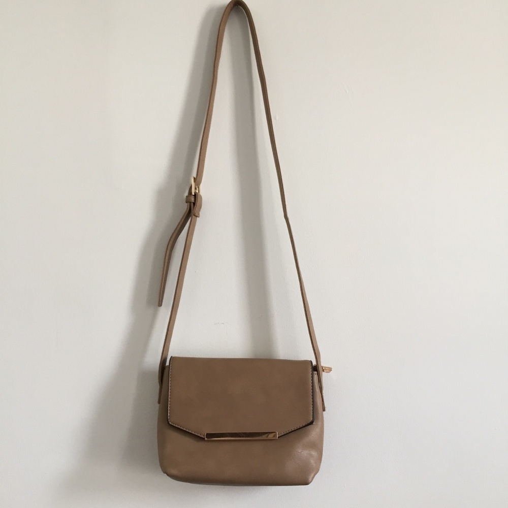 Neutral tone cross body purse